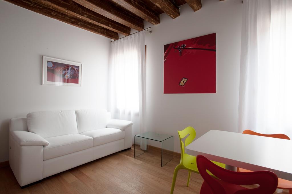The Lion'S House Apt1 Venesia Ruang foto